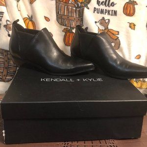 Kendall & Kylie black ankle boots
